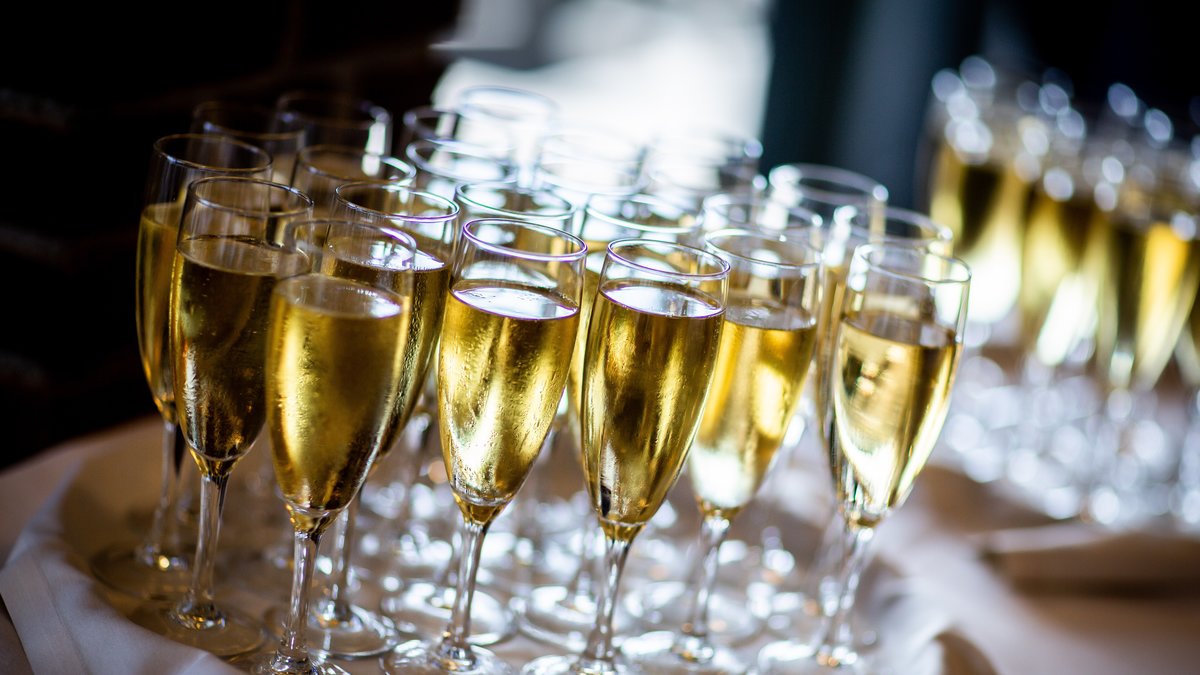 Champagnekonflikten fortsätter – miljoner flaskor står på spel